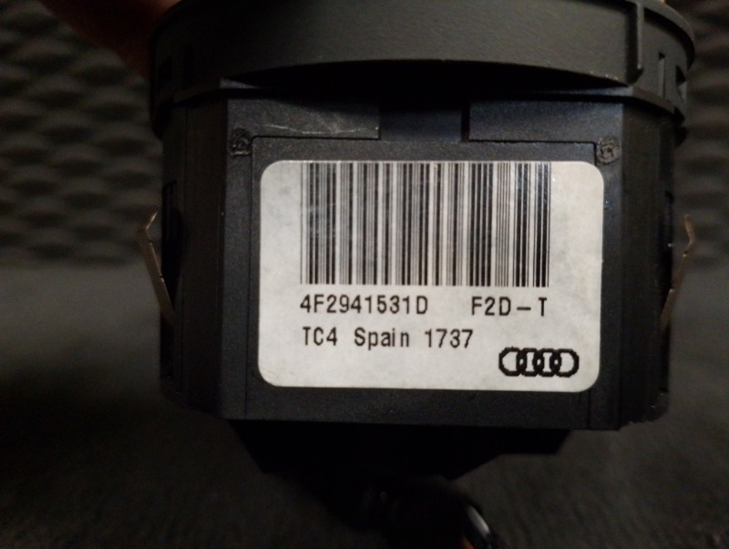 Переключатель света фар на Audi A6 C6 4F / Ауди А6 С6 4Ф 2006-2012г.\nОригинал.\nВ отличном состоянии. \nГарантия на установку и проверку.\nКонтрактная запчасть из Японии. \nОтправим в регионы ТК.\nНа этот автомобиль есть и другие запчасти.