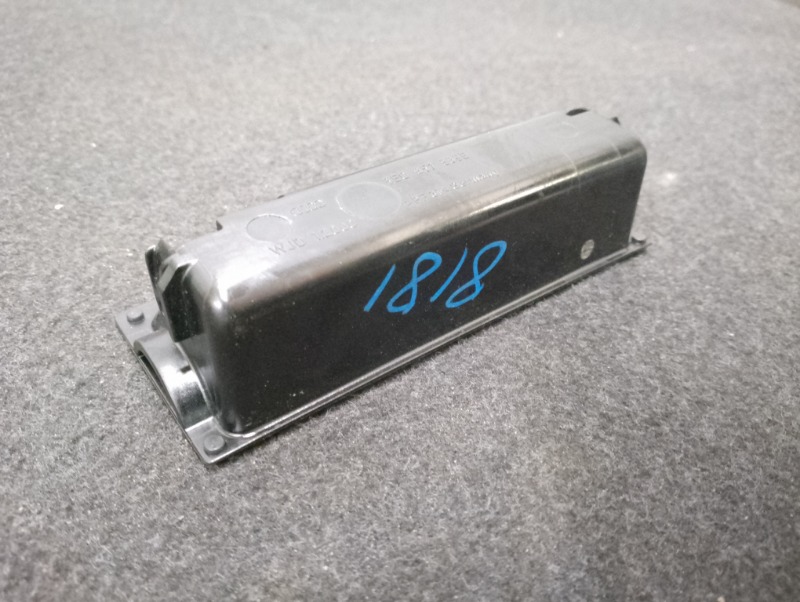 Пепельница передняя на Audi A4 B7 / Ауди А4 Б7 2005-2007г.\nОригинал.\nВ отличном состоянии. Без дефектов.\nГарантия на установку и проверку.\nКонтрактная запчасть из Японии. \nОтправим в регионы ТК.\nНа этот автомобиль есть и другие запчасти.
