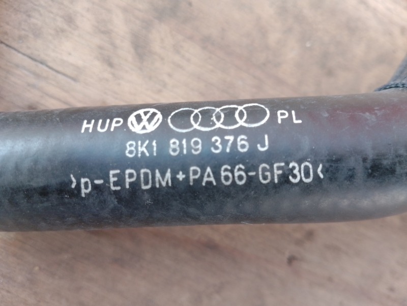 Патрубок системы охлаждения на Audi A4 B8 / Ауди А4 Б8 2011-2015г.\nОригинал. С двигателя 2.0 TFSI CDN\nВ отличном состоянии. \nБез дефектов. \nКонтрактная запчасть из Японии.\nГарантия на установку и проверку.\nОтправим в регионы ТК.