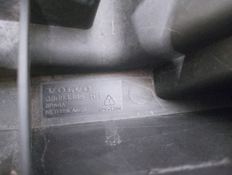 Кронштейн крепление крепеж заднего бампера правый на Volvo S60 I / Вольво C60 1 поколение 2000-2009г.\nОригинал.\nВ отличном состоянии. Без дефектов.\nКонтрактная запчасть из Японии. Отправим в регионы ТК.