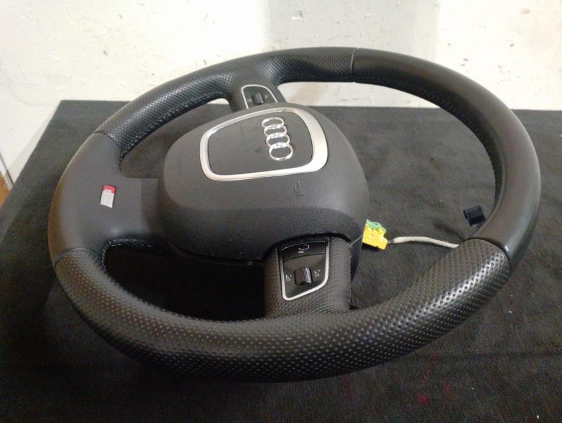 Рулевое колесо с сборе с подушкой безопасности AIR BAG на Audi A4 B8 / Ауди А4 Б8 2007-2015г.\nОригинал.\nВ отличном состоянии. Без дефектов и потертостей.\nГарантия на установку и проверку.\nКонтрактная запчасть из Японии. \nОтправим в регионы ТК.\nНа эт