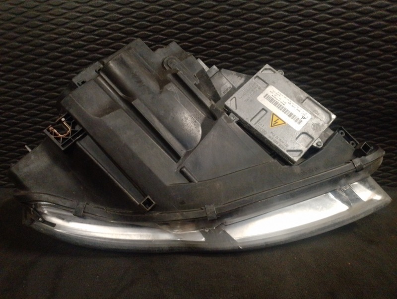 Фара передняя левая на Audi A4 B7 / Ауди А4 Б7 2005-2007г.\nОригинал.\nВ отличном состоянии. Правый руль.\nГарантия на установку и проверку.\nКонтрактная запчасть из Японии. \nОтправим в регионы ТК.\nНа этот автомобиль есть и другие запчасти.