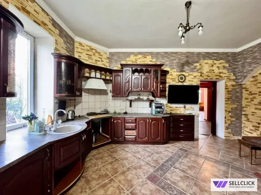 Продается просторный дом с панорамным видом на море