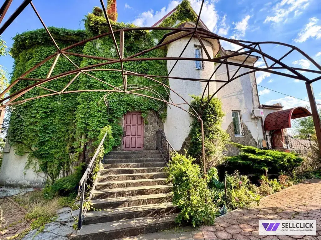 Продается просторный дом с панорамным видом на море