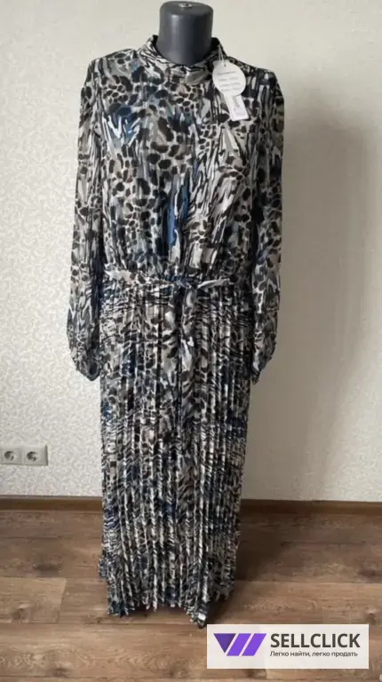 Платья женское в размере 3 и 5 XL