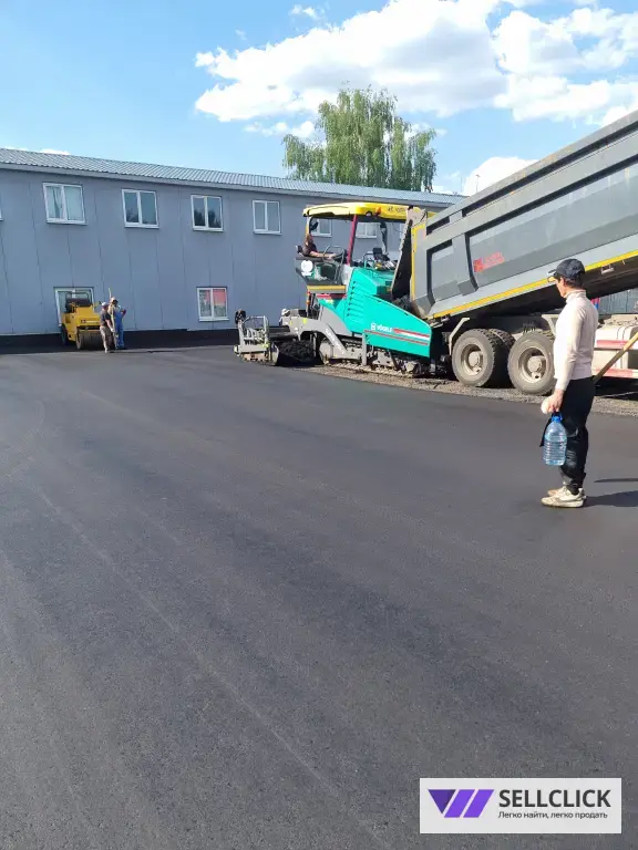 Укладка асфальта и асфальтовой крошки