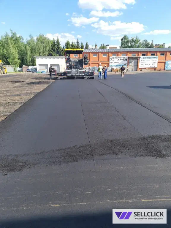 Укладка асфальта и асфальтовой крошки