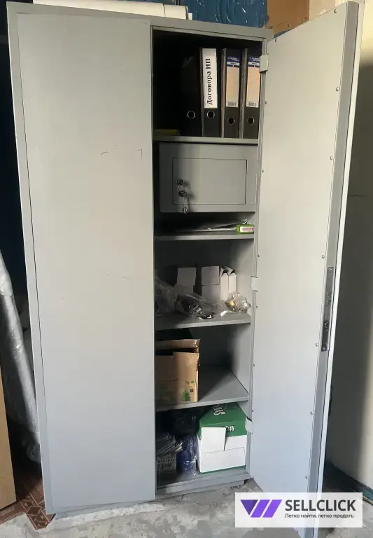 ящик бухгалтеский железный с замком и сейфом