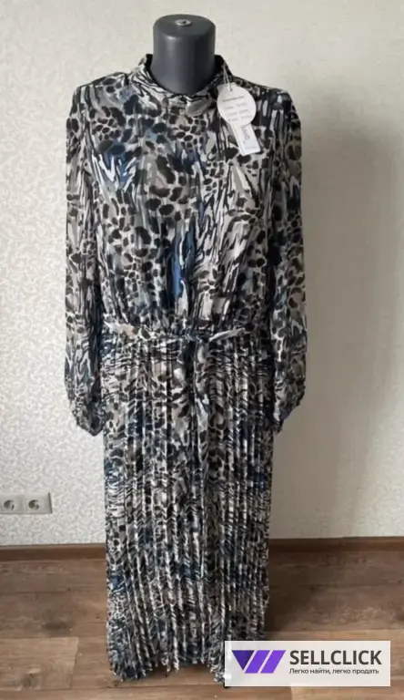 Платья женское в размере 3 и 5 XL