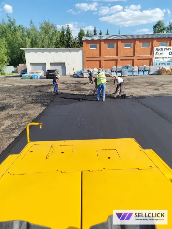 Укладка асфальта и асфальтовой крошки