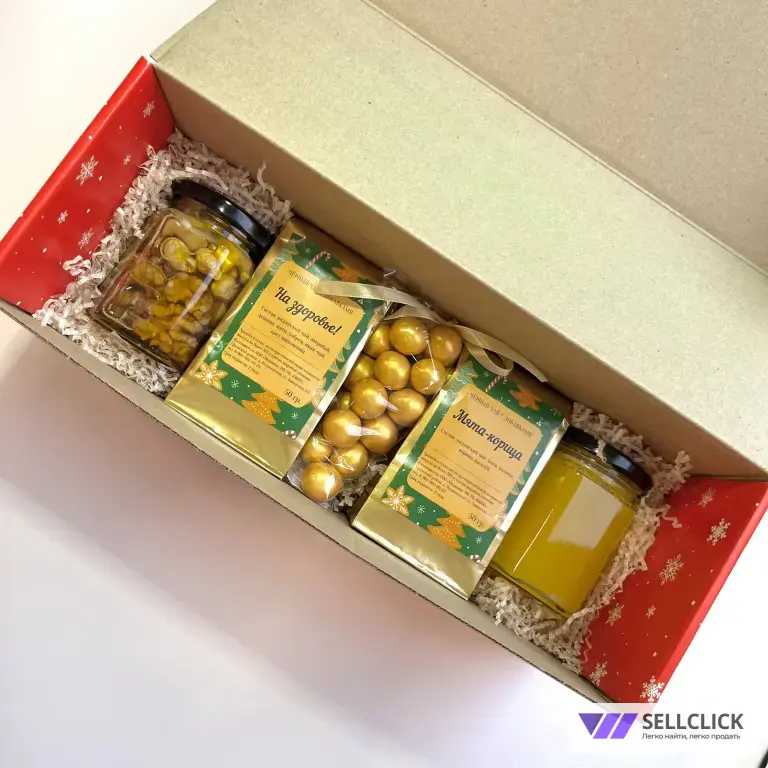 Новогодний набор с чаем и медом сладкий