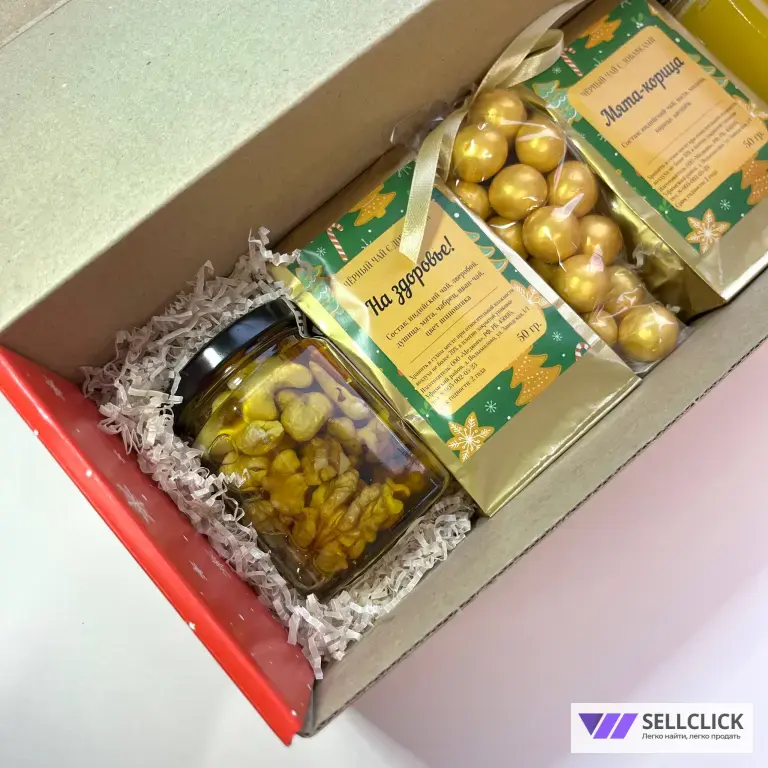 Новогодний набор с чаем и медом сладкий