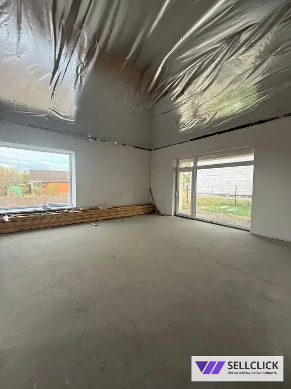 Продается дом с просторным участком и террасой