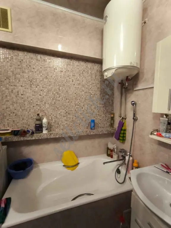 Продается 4-комнатная квартира в центре Левого берега