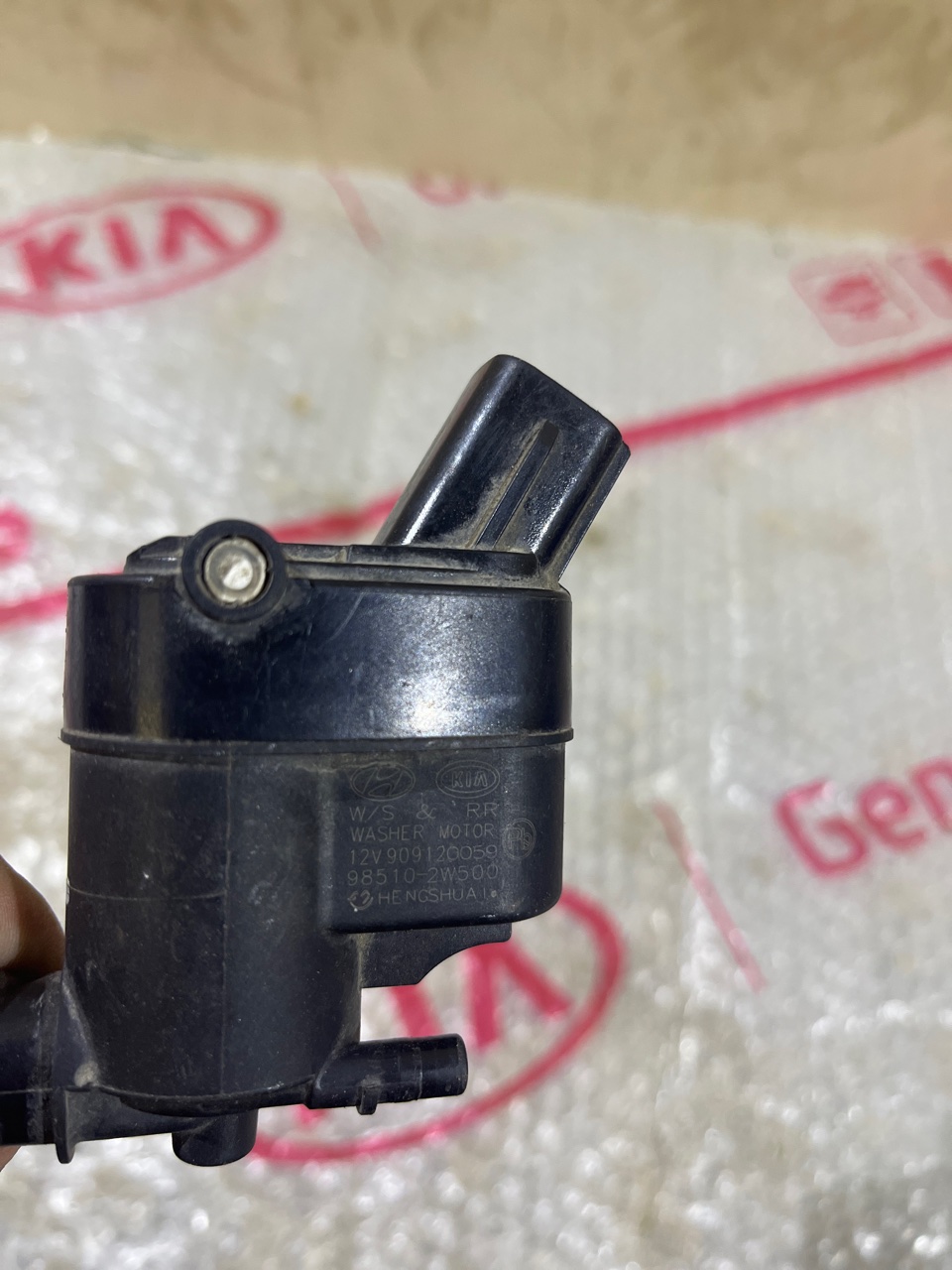 Насос стеклоочистителя
