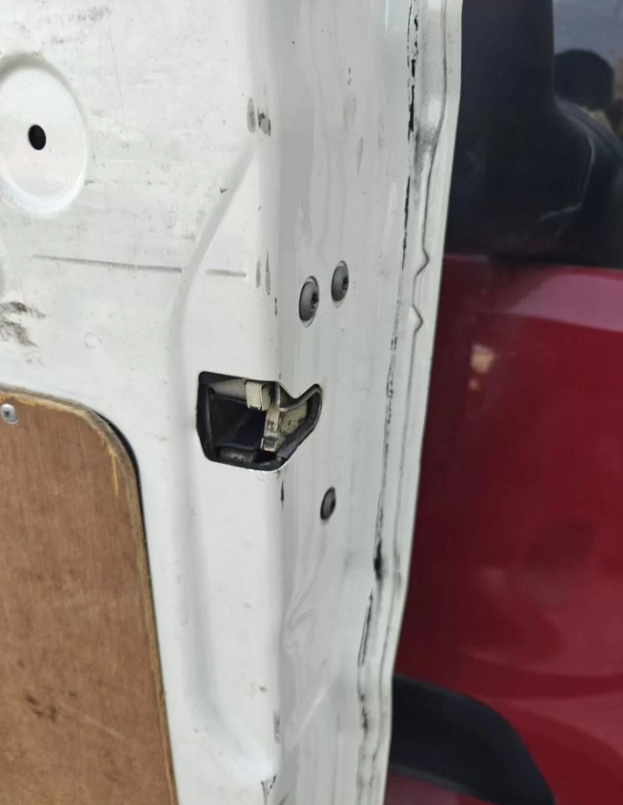 Задние двери Пежо Боксер