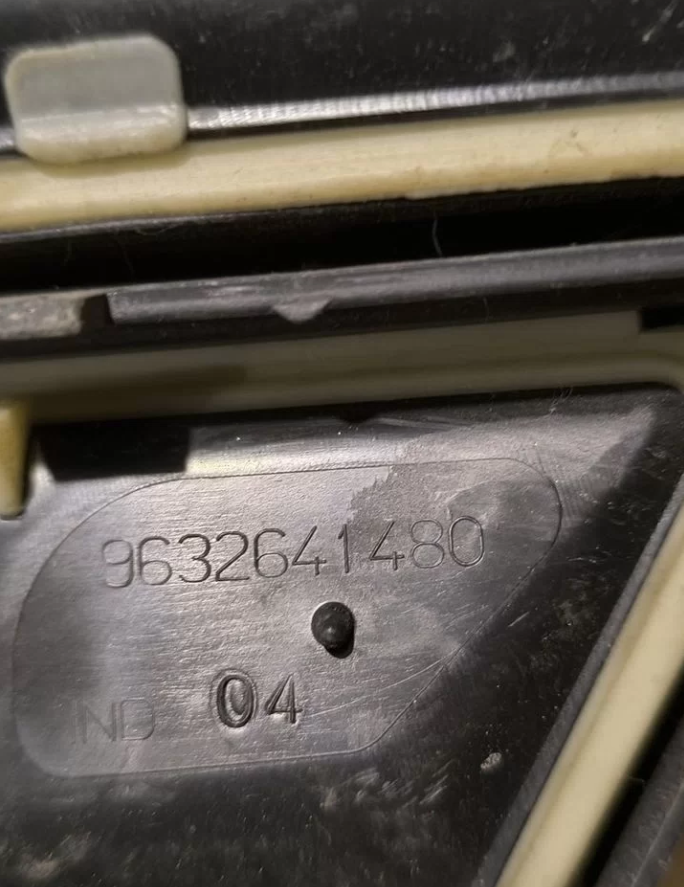 Решетка вентиляции кузова Citroen Berlingo B9