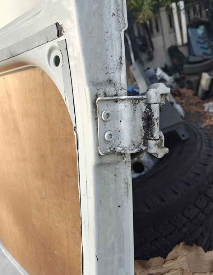 Задние двери Пежо Боксер