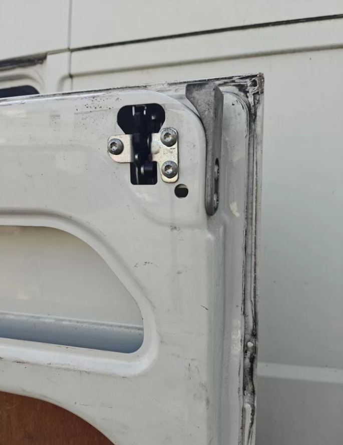 Задние двери Пежо Боксер