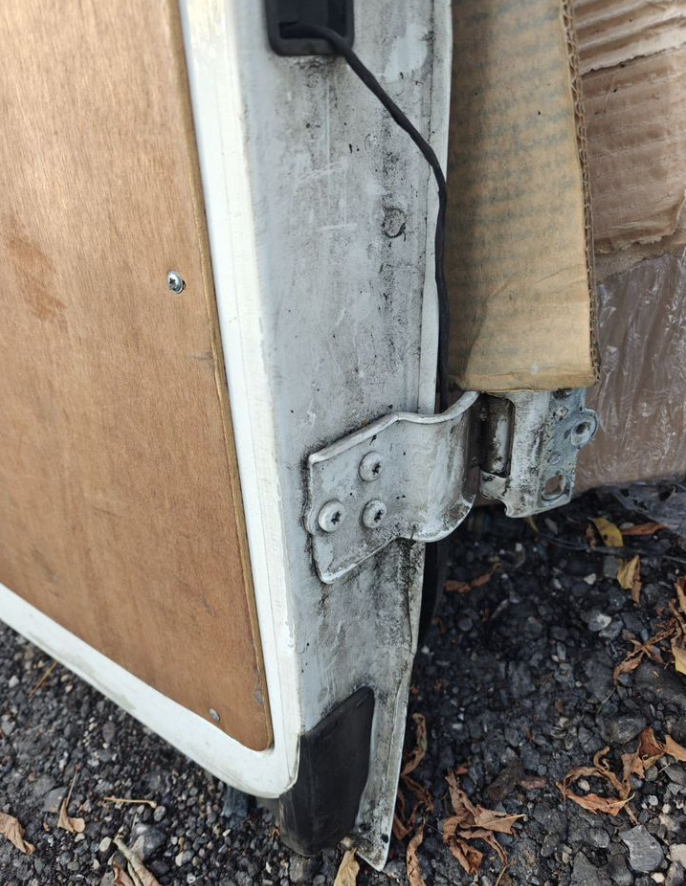 Задние двери Пежо Боксер