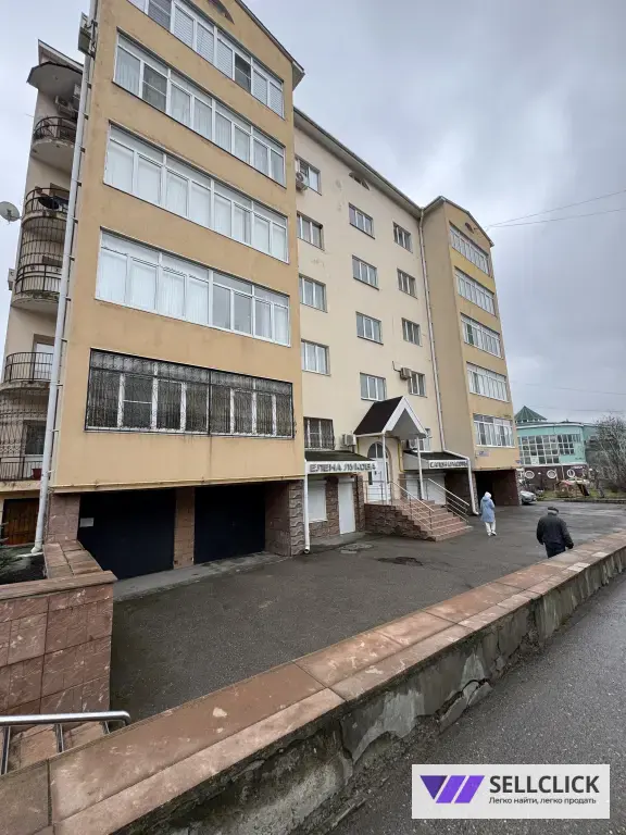 Квартира 4 комнаты, 209 м², 2/5 эт., Агент