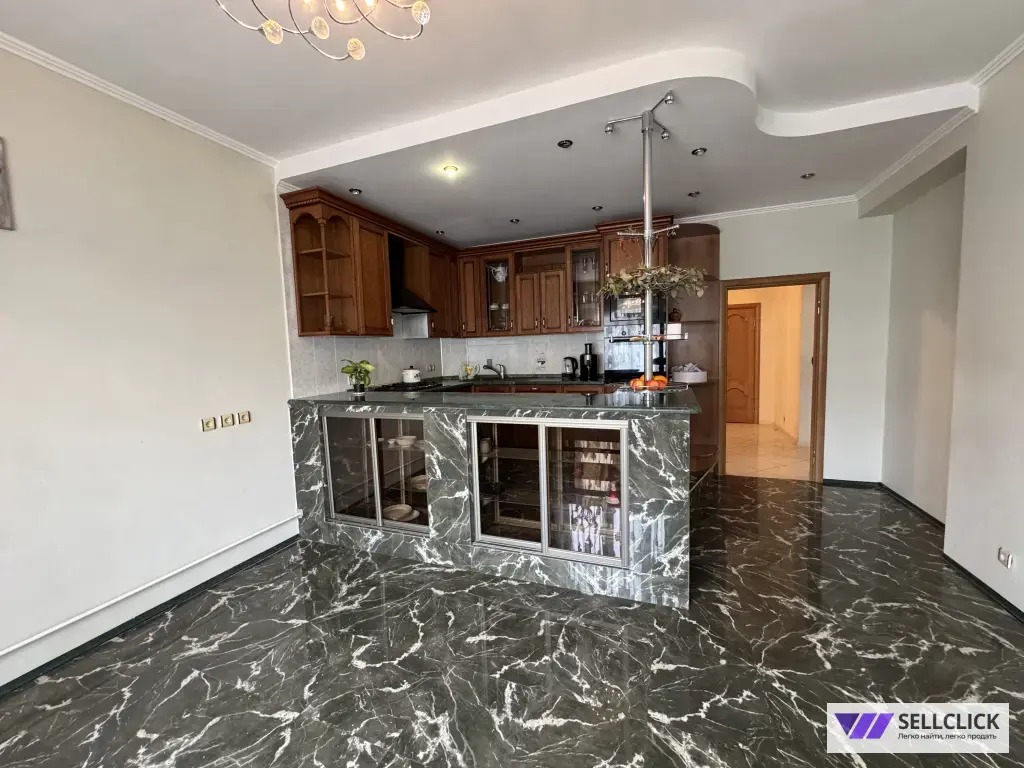 Квартира 4 комнаты, 209 м², 2/5 эт., Агент