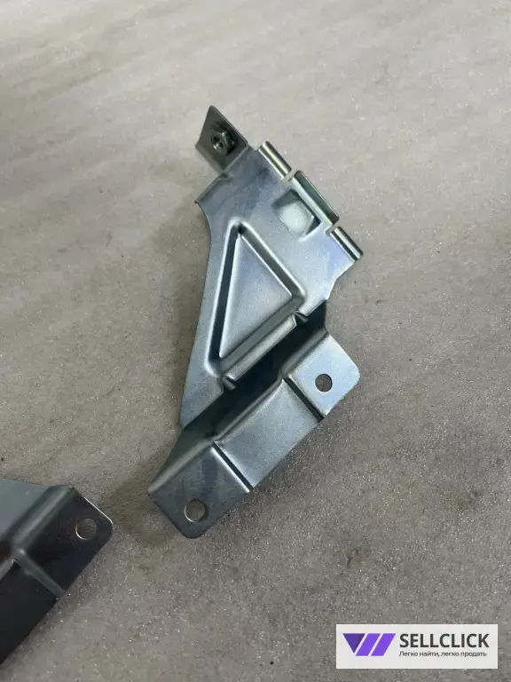 Кронштейны крепления решетки радиатора Лада Калина 1