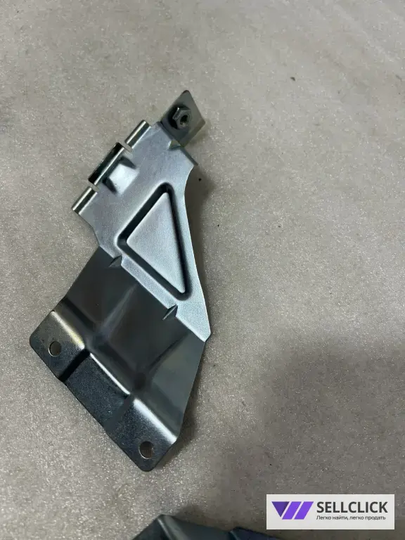 Кронштейны крепления решетки радиатора Лада Калина 1