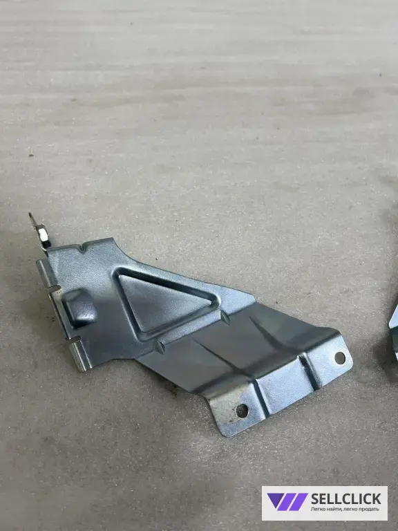 Кронштейны крепления решетки радиатора Лада Калина 1