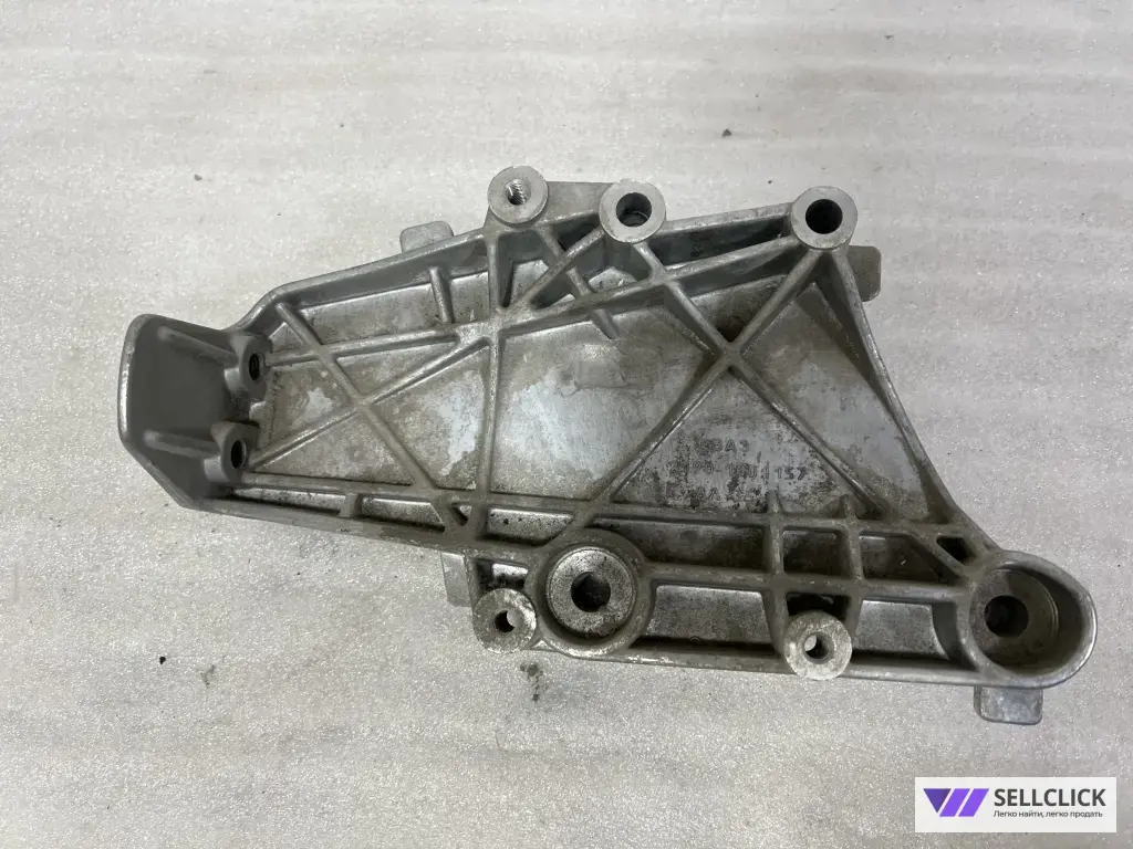 Кронштейн компрессора кондиционера Лада Гранта