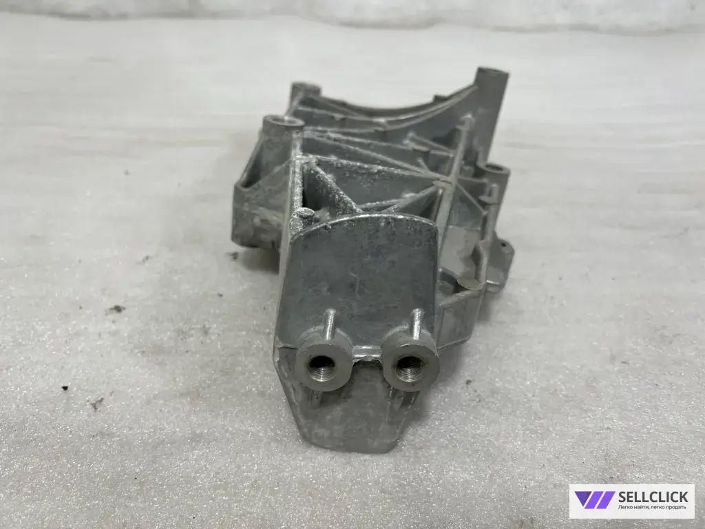 Кронштейн компрессора кондиционера Лада Гранта