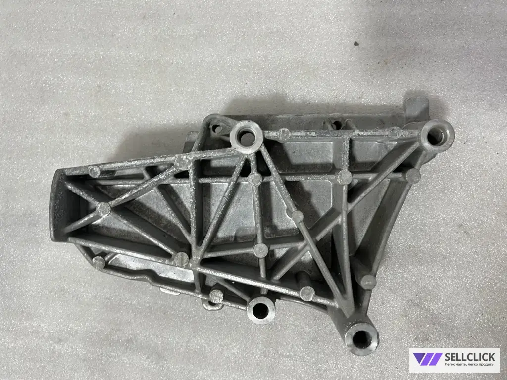 Кронштейн компрессора кондиционера Лада Гранта