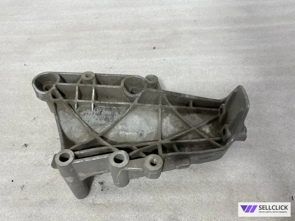 Кронштейн компрессора кондиционера Лада Гранта