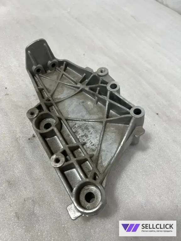 Кронштейн компрессора кондиционера Лада Гранта