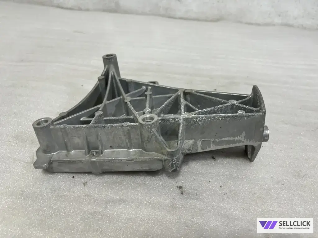 Кронштейн компрессора кондиционера Лада Гранта