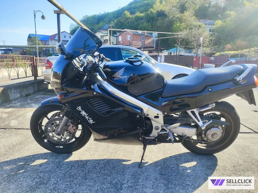 Honda vfr750f rc36