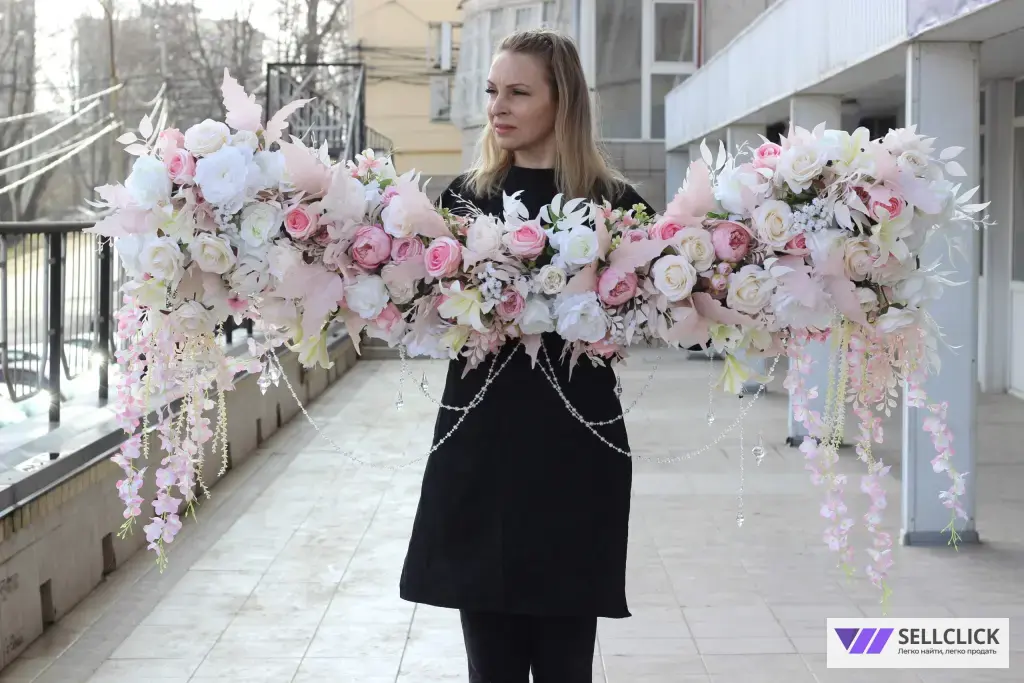 гирлянда из искусственных цветов