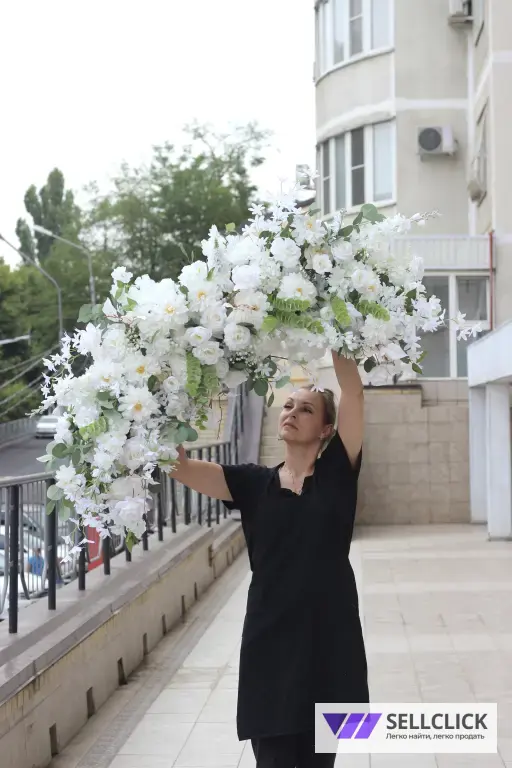 гирлянда из искусственных цветов