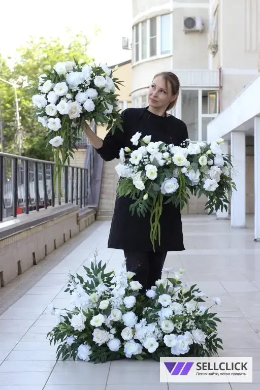 гирлянда из искусственных цветов