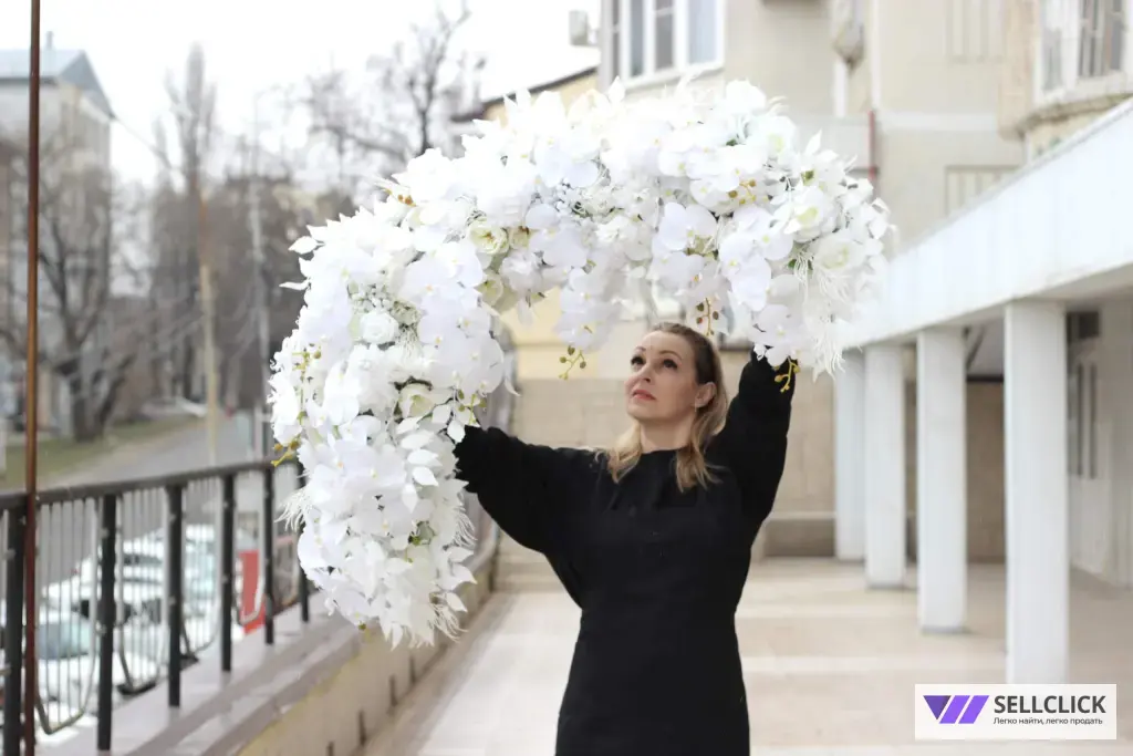 гирлянда из искусственных цветов