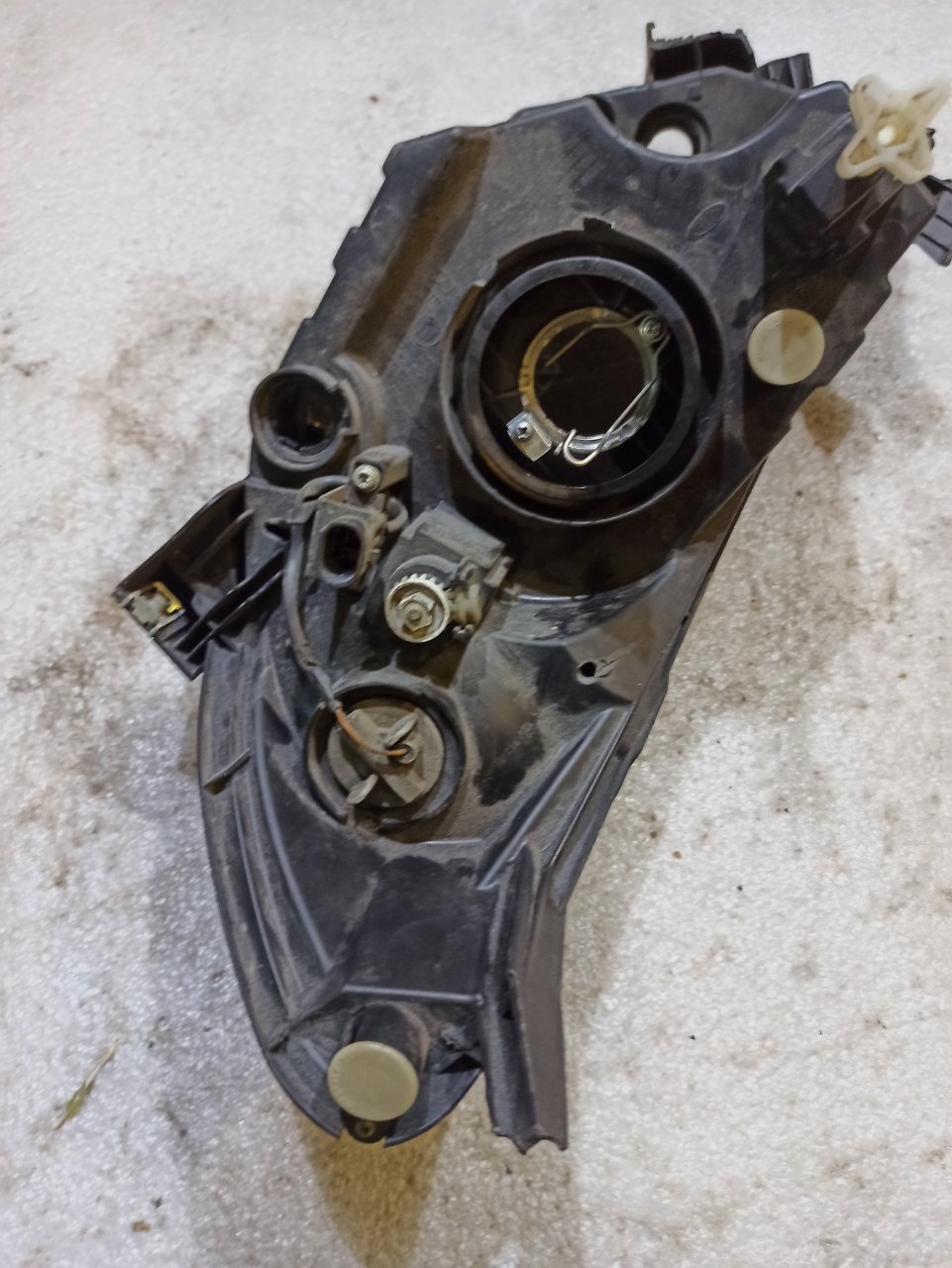 Фара передняя правая