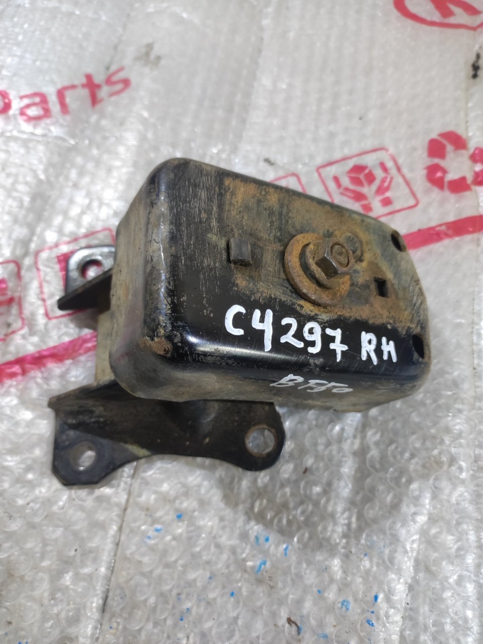 Подушка двигателя
