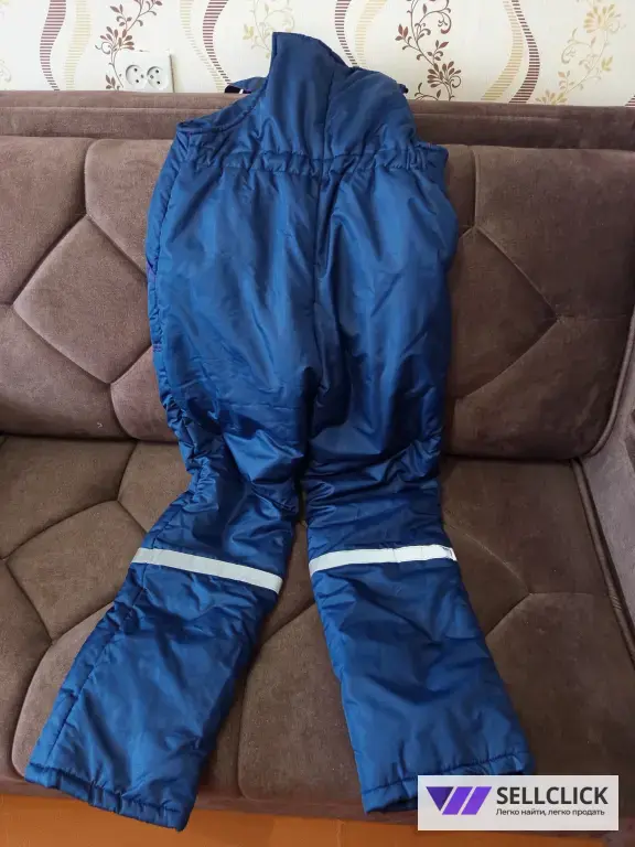 Новый, теплый комбинезон.