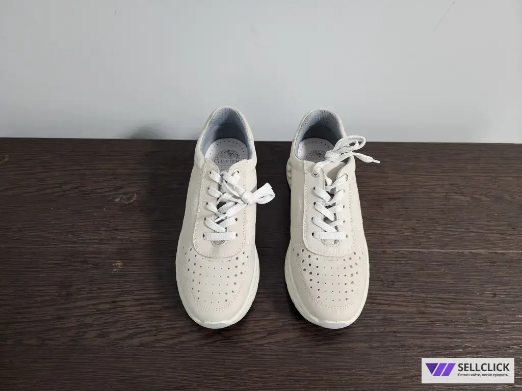 Кроссовки женские 37р новые CHESTER