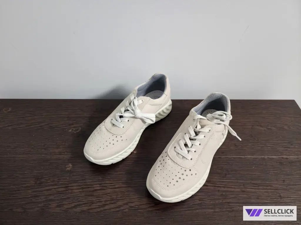 Кроссовки женские 37р новые CHESTER