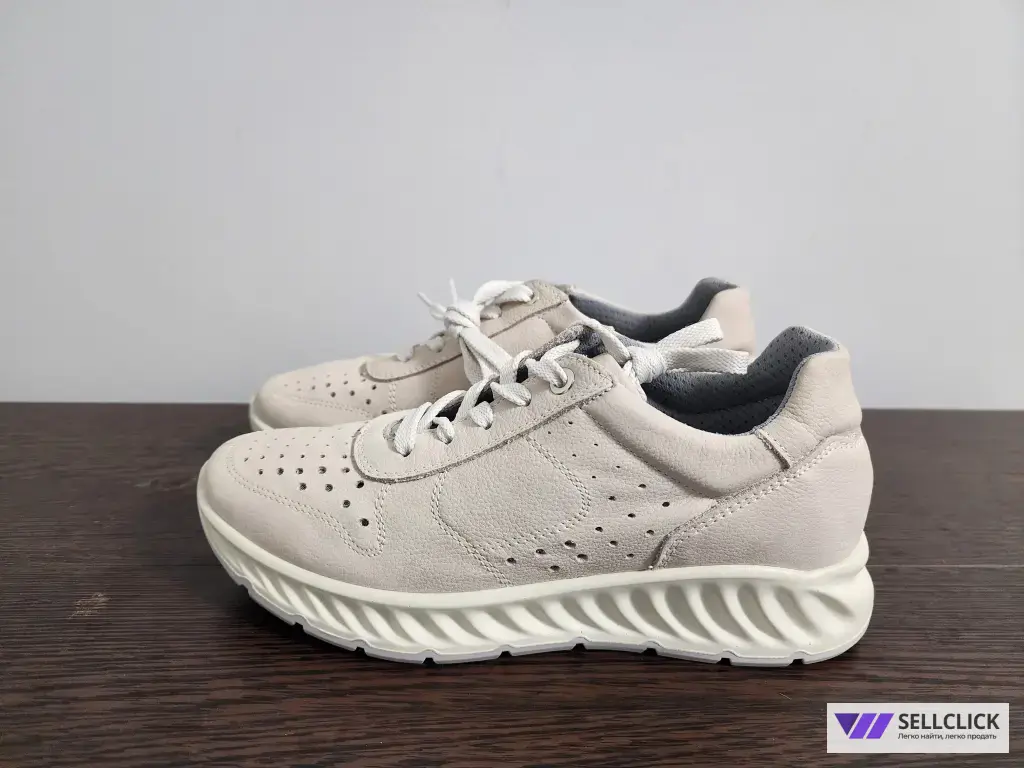 Кроссовки женские 37р новые CHESTER