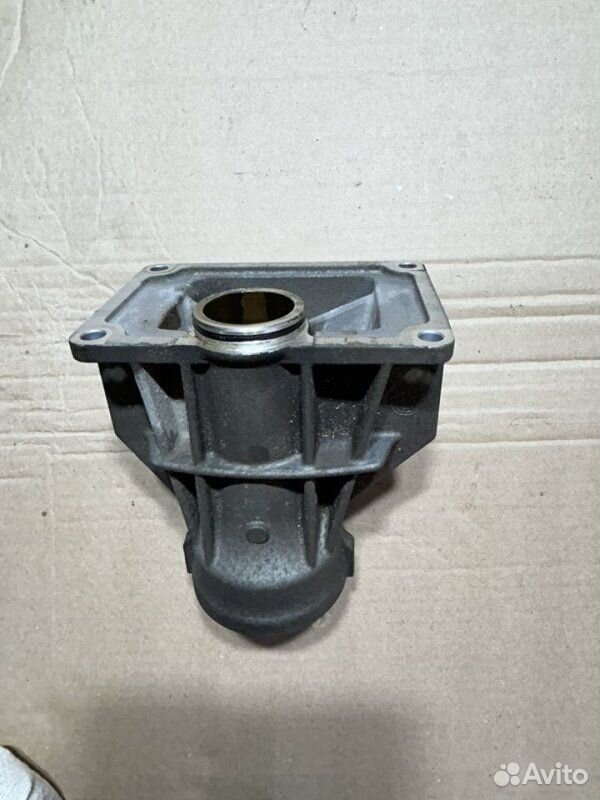 Кронштейн привода BMW X3 F25 N52B30 2010