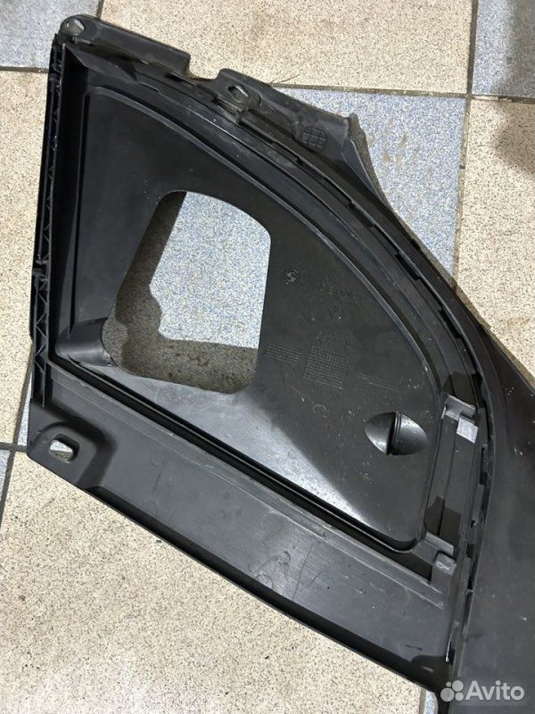 Кожух замка капота левый BMW 7 F01 N54B30 2010