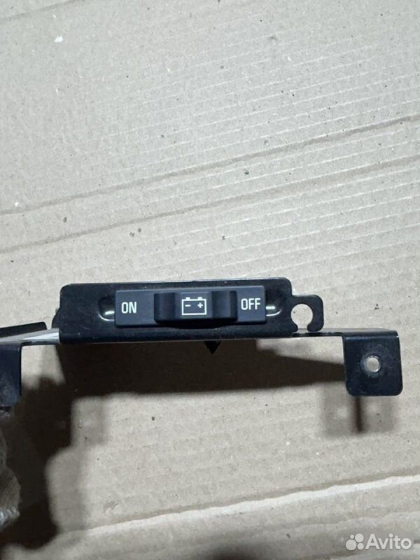 Кнопка отключения питания BMW 7 E65 N62B48 2008