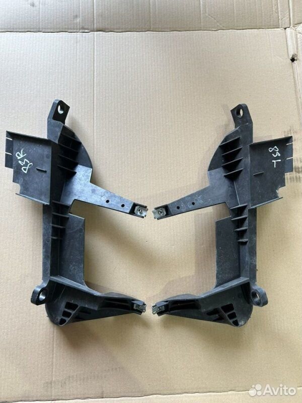 Кронштейн фары BMW X3 E83 N52B30 2007